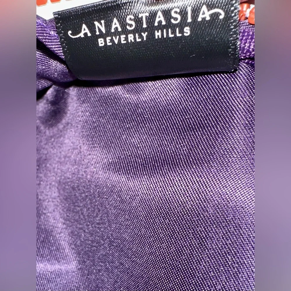 NWOT ANASTASIA BEVERLY HILLS‎ white cosmetic pouch